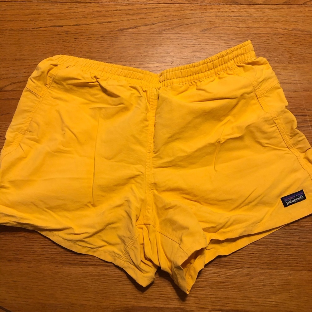 Patagonia yellow women’s baggies size M.